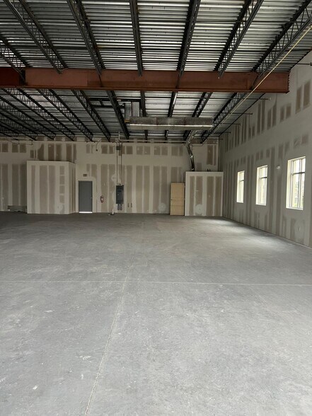 More Photos Of 2508 – 2516 Jacks Rd, Davenport Storefront Retail Office For Lease