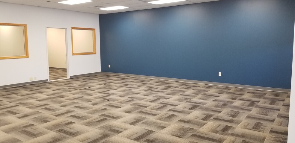 More Photos Of 2435 Nooseneck Hill Rd, Coventry Storefront Retail Office For Lease