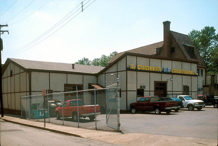 More Photos Of 1816-1820 Central Pky, Cincinnati Bar For Lease