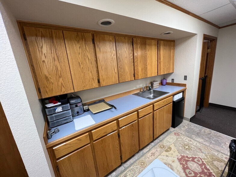 More Photos Of 3214 NE 42nd St, Vancouver Office For Sale