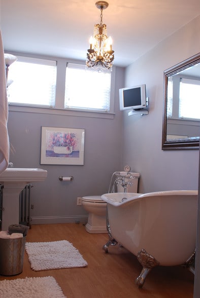 More Photos Of 872 Park Ave, Cranston Office Residential For Lease