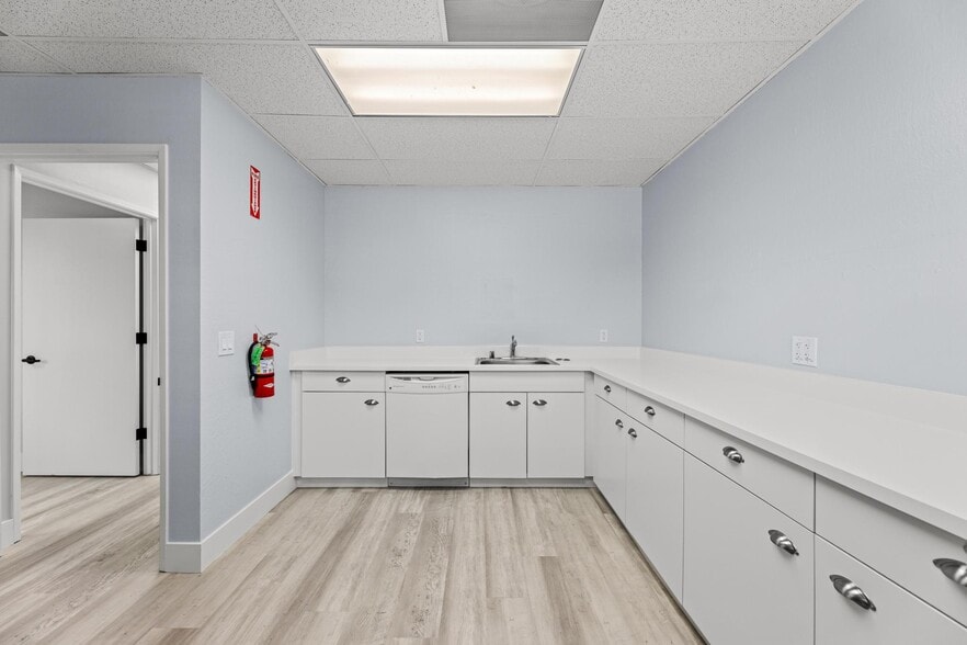 More Photos Of 3637 Mission Ave, Carmichael Unknown For Lease