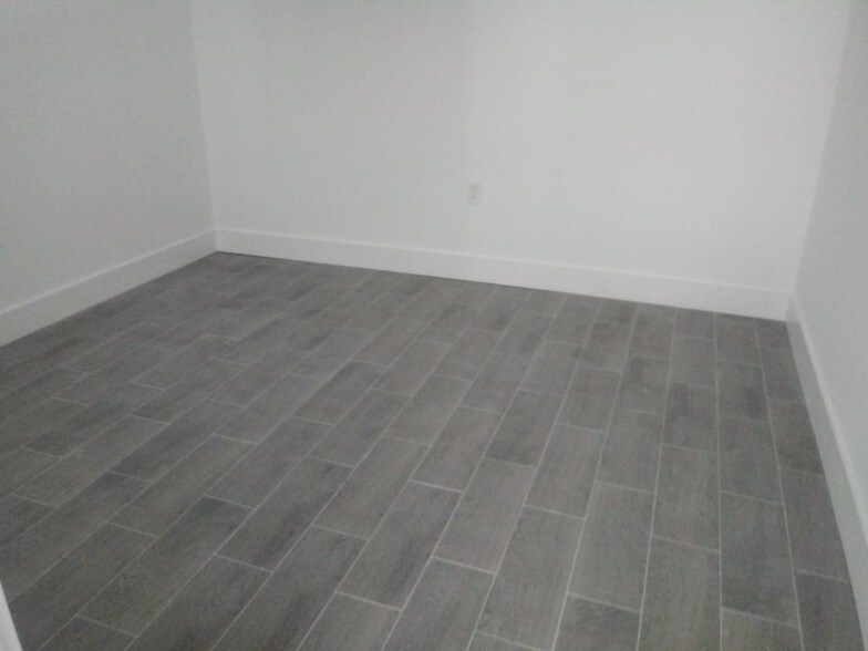 More Photos Of 19200 Peachland Blvd, Port Charlotte Warehouse For Lease