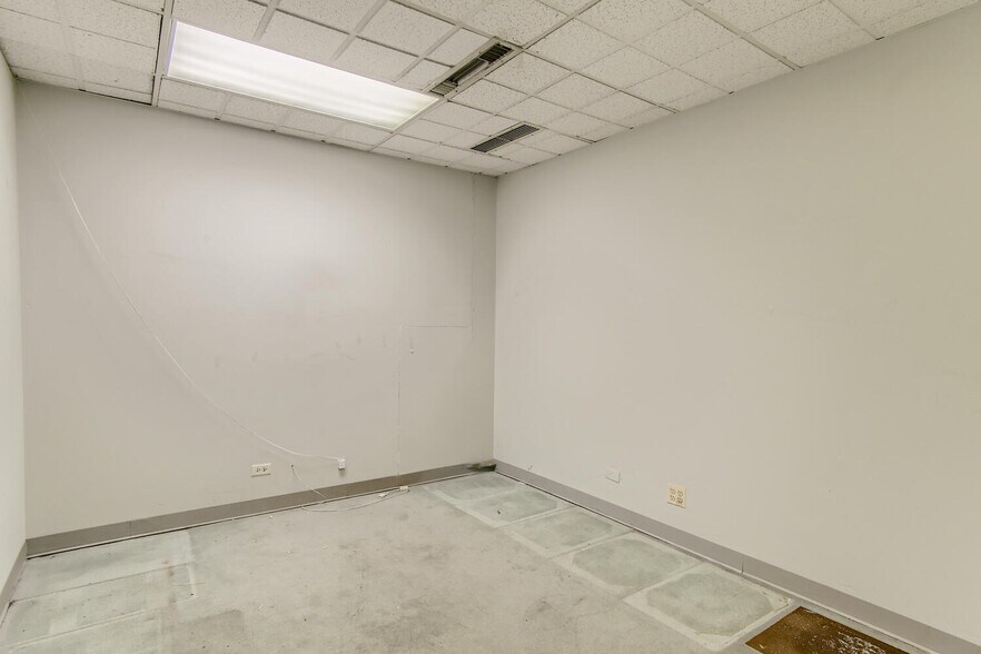 More Photos Of 415 E Golf Rd, Arlington Heights Office For Lease