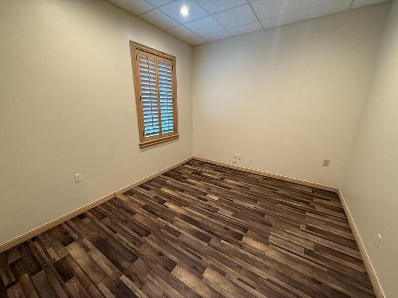 More Photos Of 5974 Silver Springs Dr, El Paso Office For Lease