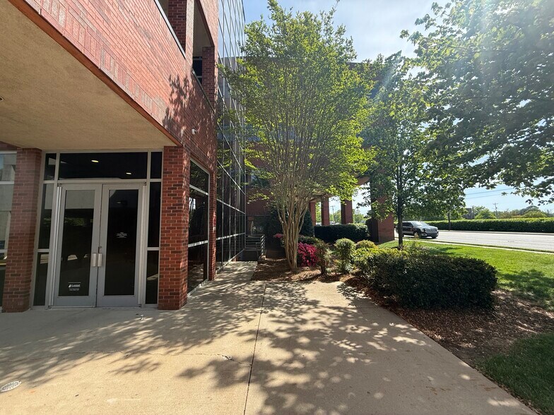 More Photos Of 1002 N Church St, Greensboro Medical For Lease