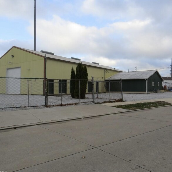 More Photos Of 1228 W 15th St, Lorain Freestanding For Lease