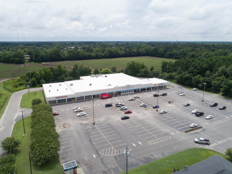 More Photos Of 1100-1116 Aberdeen Rd, Laurinburg Storefront For Lease
