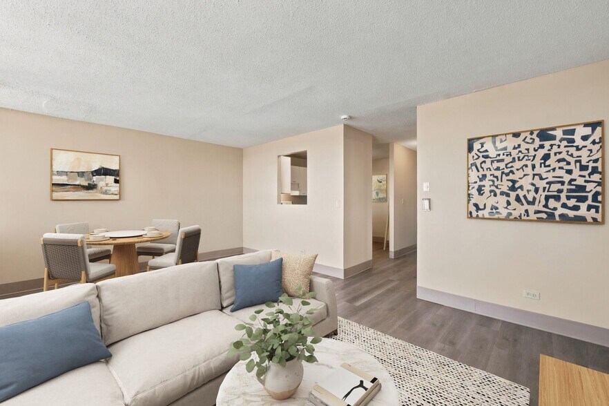 More Photos Of 5441 N East River Rd, Chicago Apartments For Lease