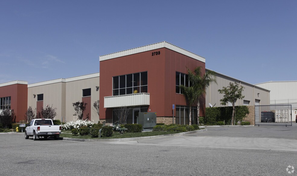 Primary Photo Of 2733 S Vista Ave, Rialto Warehouse For Lease