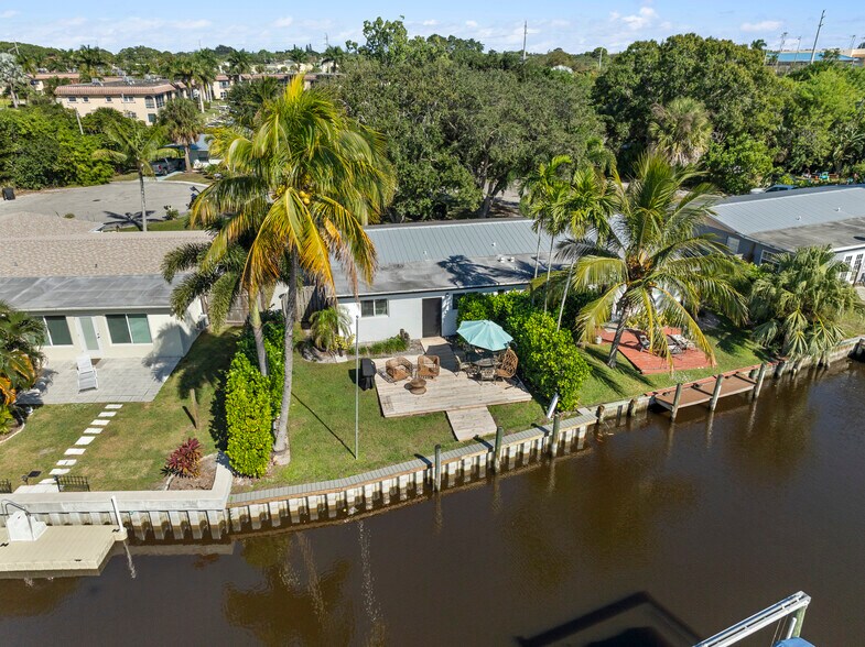 More Photos Of 2456 SW Hideaway Ln, Stuart Apartments For Sale