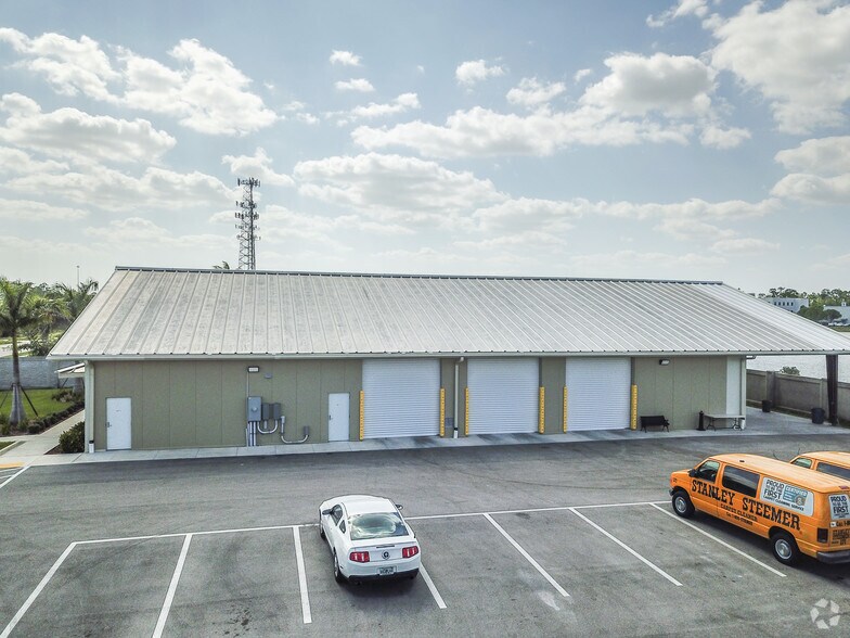 More Photos Of 3519 Plover Ave, Naples Warehouse For Lease