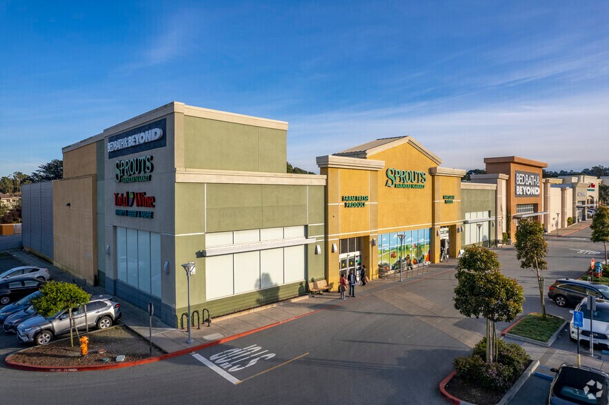 More Photos Of 301-303 Gellert Blvd, Daly City Freestanding For Lease