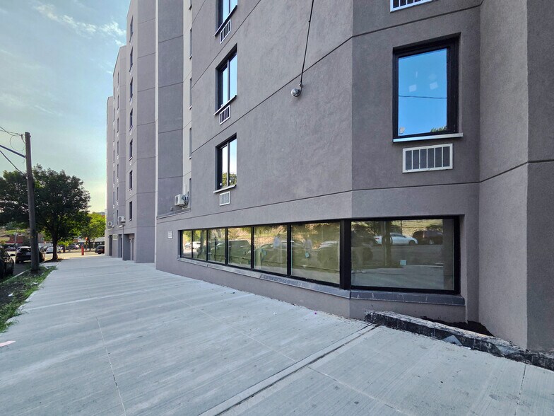 More Photos Of 16 Wade Sq, Bronx Apartments For Lease