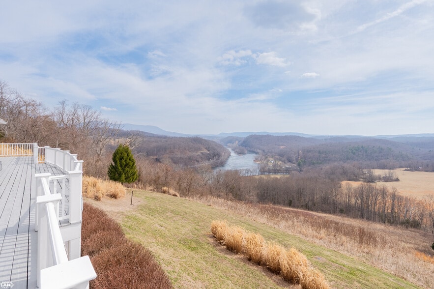 More Photos Of 125 River Ridge Dr, Pearisburg Hospitality For Sale