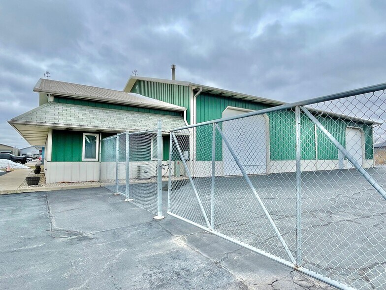 More Photos Of 320 Industrial Dr, Griffith Warehouse For Lease