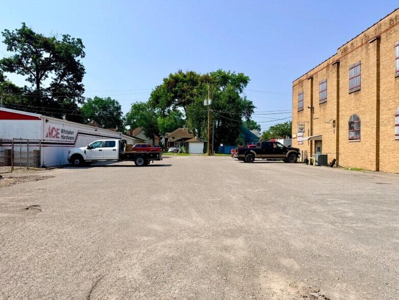 More Photos Of 150 W Yoakum Ave, Chaffee Storefront For Sale