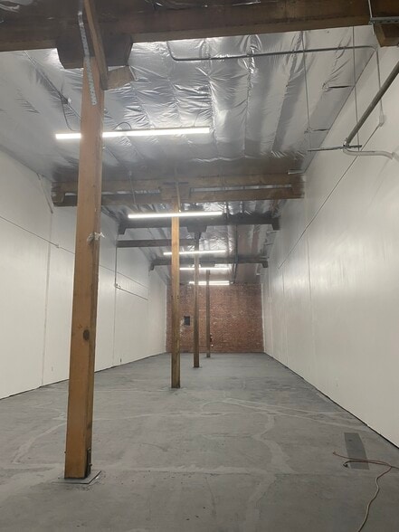 More Photos Of 6000 S Gramercy Pl, Los Angeles Distribution For Lease