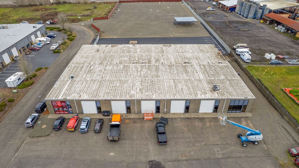 More Photos Of 2630 SE 39th Loop, Hillsboro Warehouse For Lease