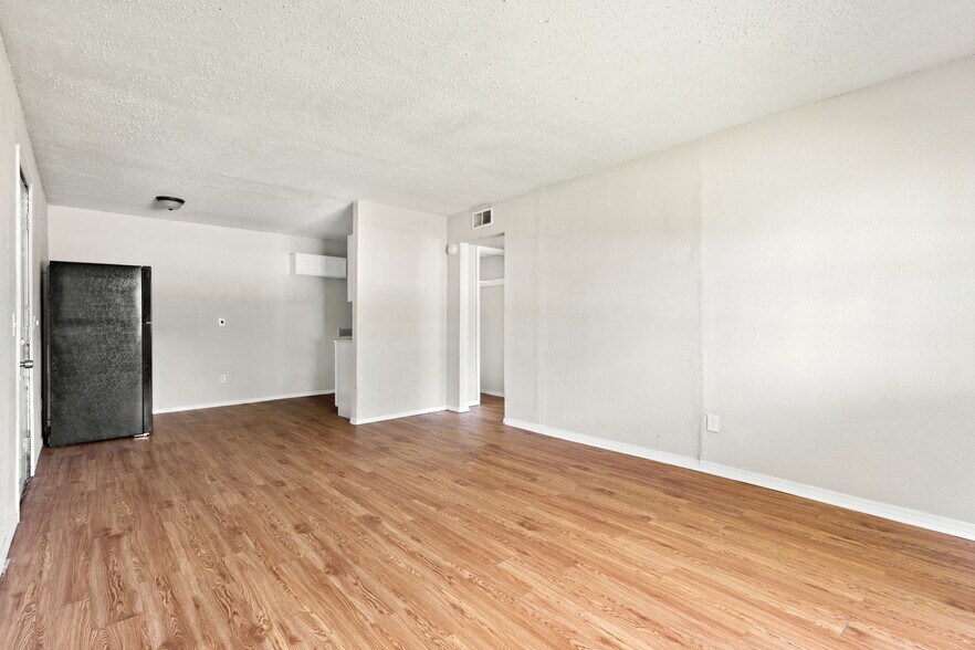 More Photos Of 7550 NW 10th St, Oklahoma City Apartments For Sale