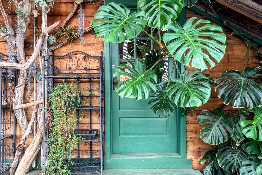 More Photos Of 265 Main St, Delhi Garden Center For Sale