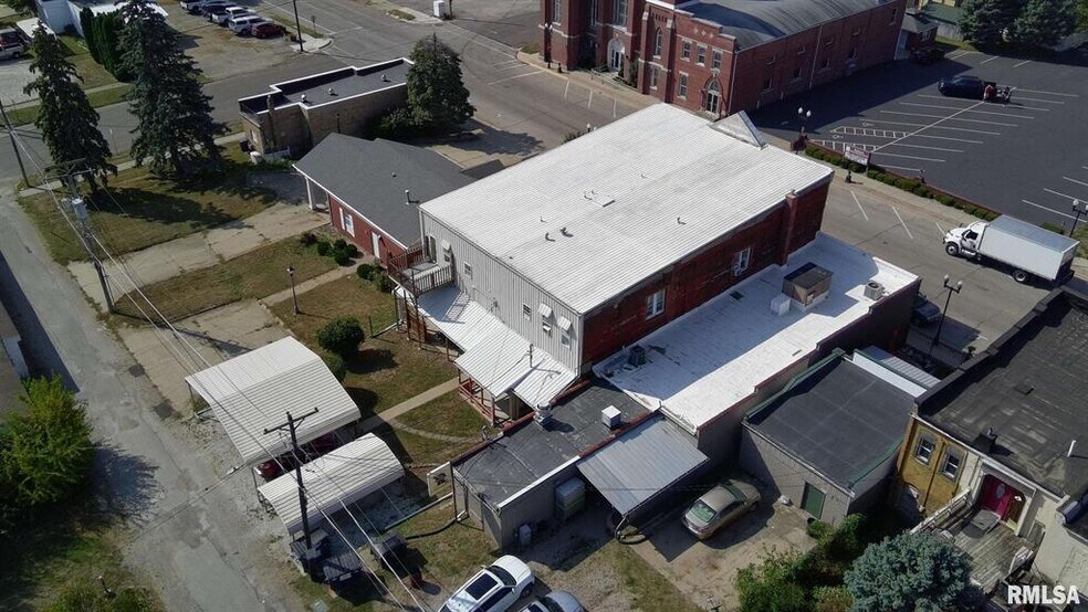 More Photos Of 412-414 Locust St, Delavan General Retail For Sale