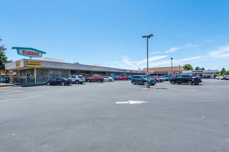 More Photos Of 1767-1799 N Texas St, Fairfield Freestanding For Sale