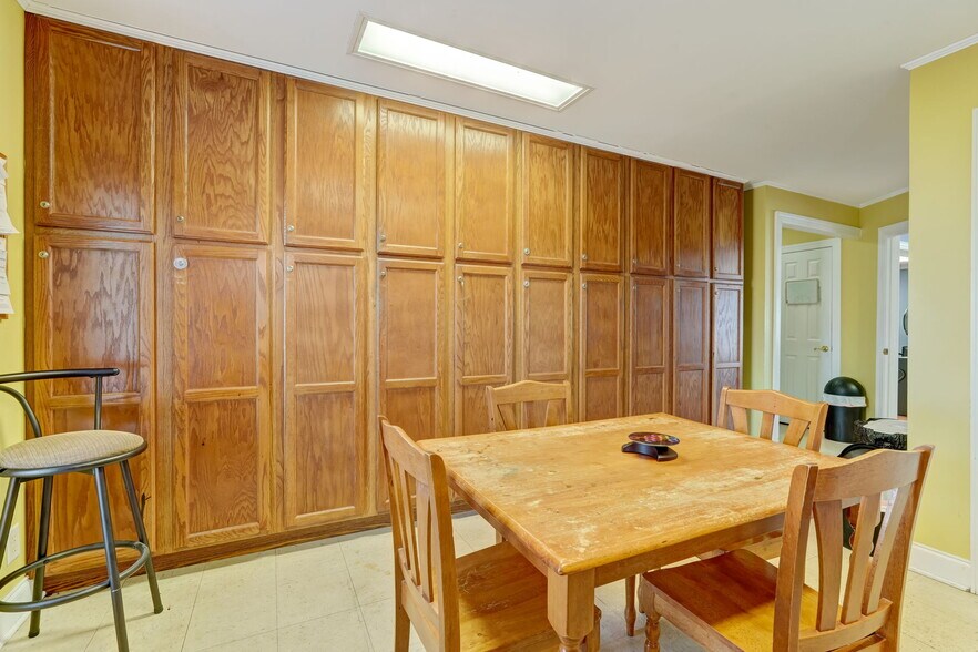 More Photos Of 1418 Freeway Dr, Reidsville Freestanding For Sale