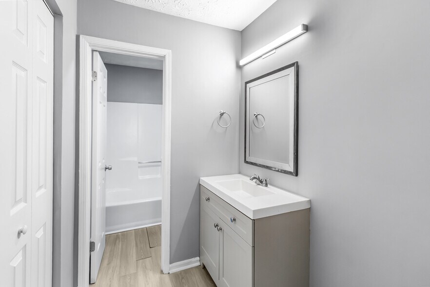 More Photos Of 563 Briar Hill Ct, Riverdale Apartments For Sale