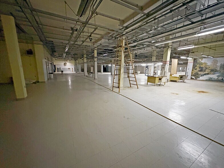 More Photos Of 25218 Dow Rd, Dow Utility Substation For Sale