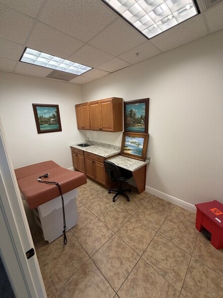 More Photos Of 681 Goodlette Rd N, Naples Medical For Sale