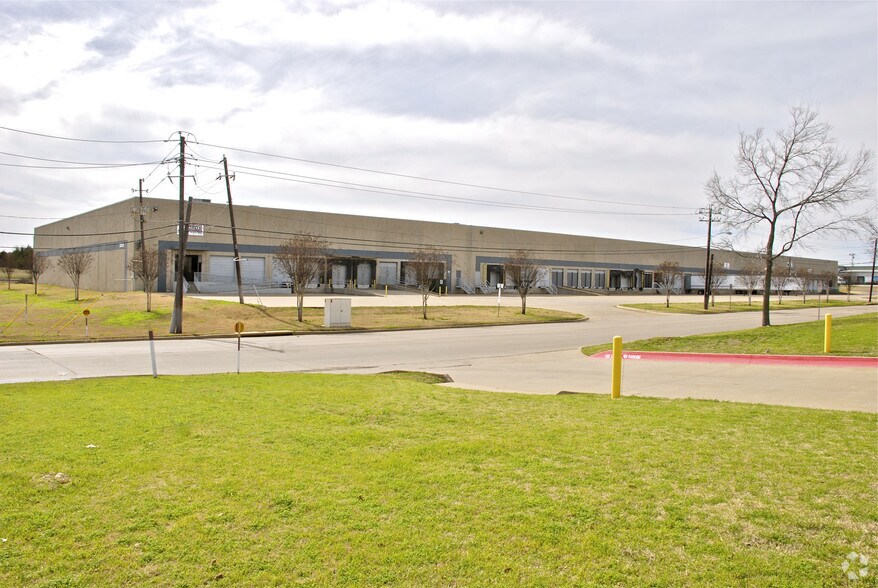 More Photos Of 5050 Investment Dr, Dallas Distribution For Lease