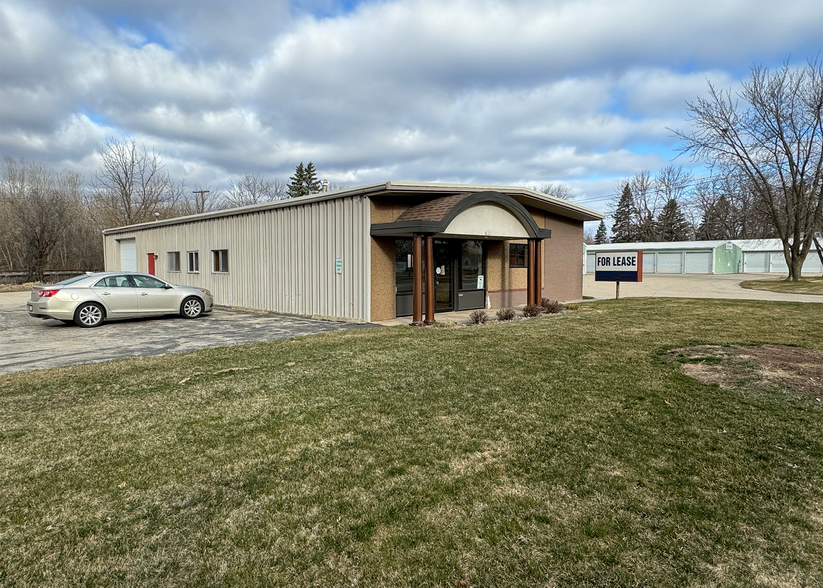 Primary Photo Of 2721 Oregon St, Oshkosh Warehouse For Lease