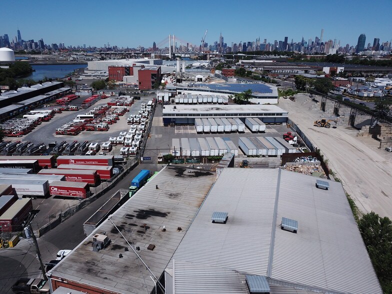 More Photos Of 1 Railroad Pl, Maspeth Warehouse For Lease