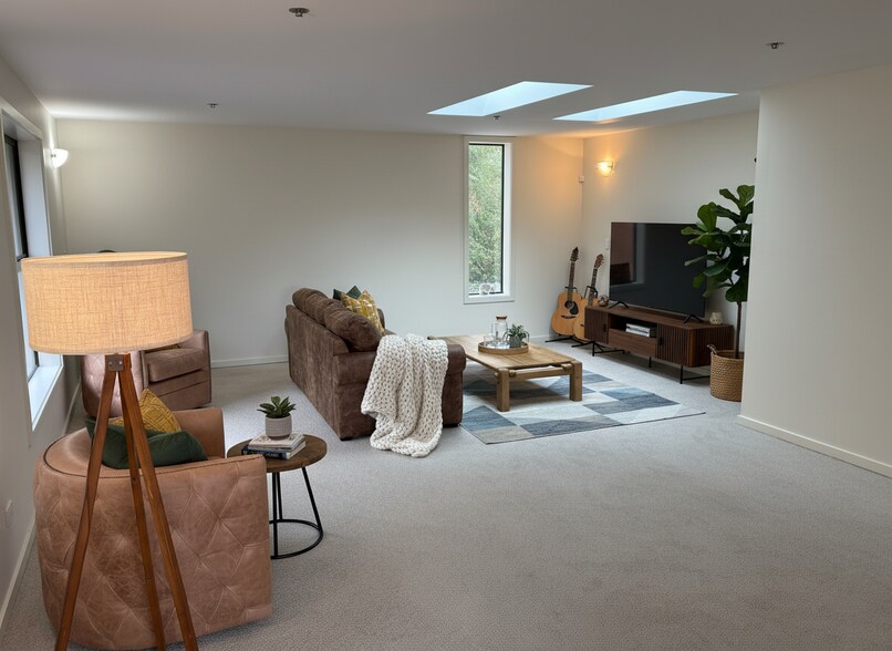 More Photos Of 16705 Southcenter Pky, Tukwila Freestanding For Sale