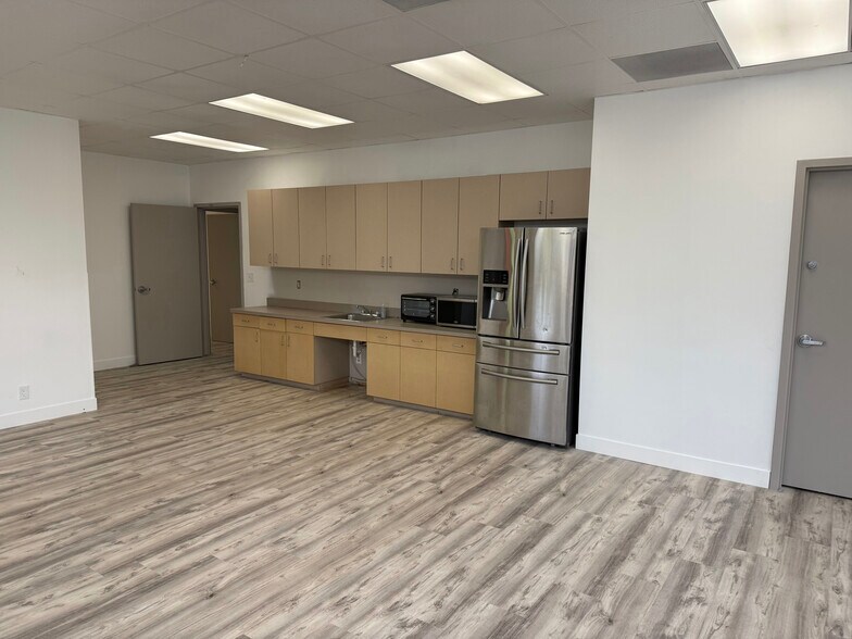 More Photos Of 3205 Beck Blvd, Naples Office For Sale