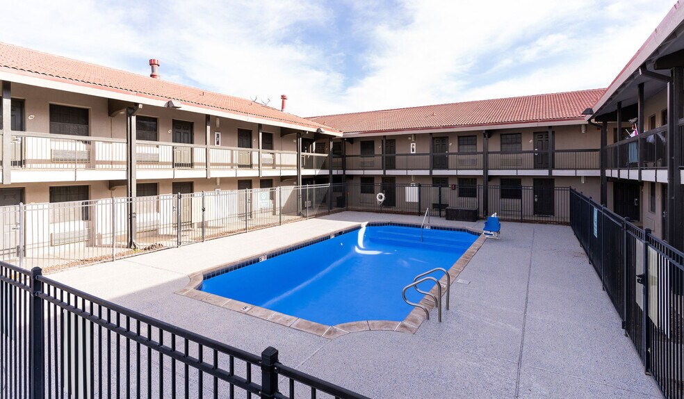 More Photos Of 675 Scott Ave, Farmington Hotel For Sale