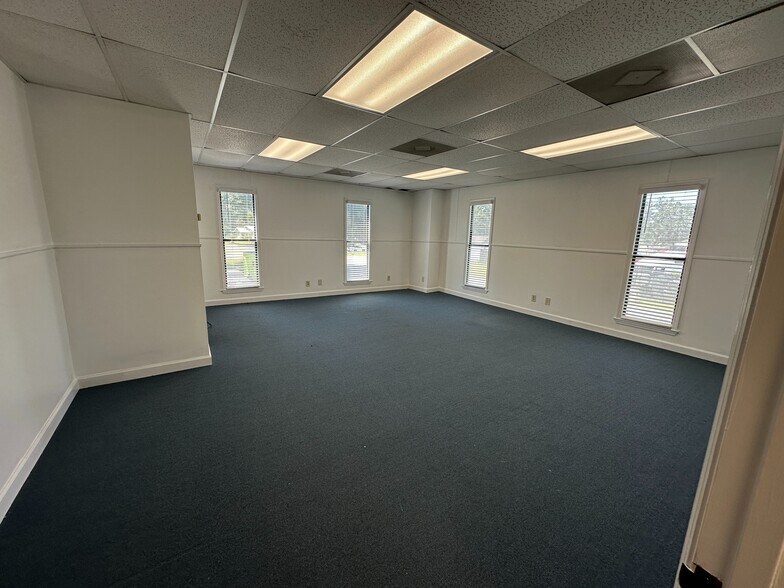 More Photos Of 1620 Dean Forest Rd, Savannah Flex For Lease