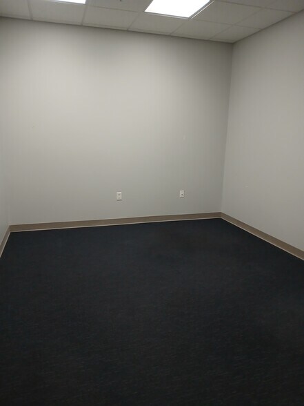 More Photos Of 801 W Little Creek Rd, Norfolk Self Storage For Lease