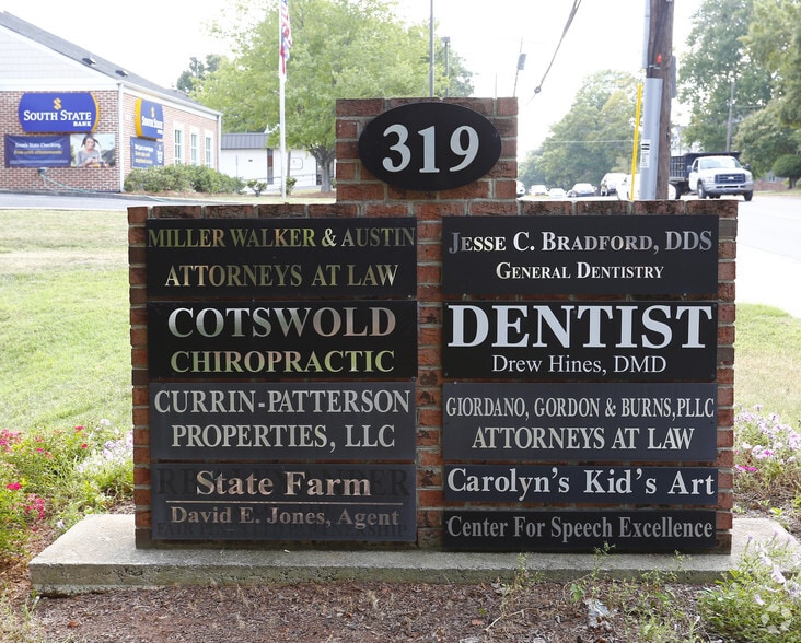 More Photos Of 319 S Sharon Amity Rd, Charlotte Office For Sale