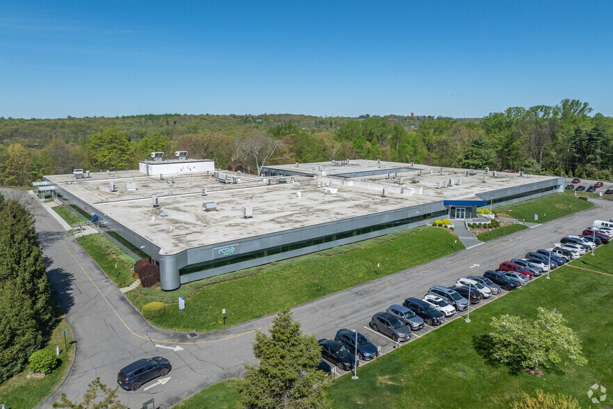 More Photos Of Northern Westchester Executive Park, Yorktown Heights Flex For Lease