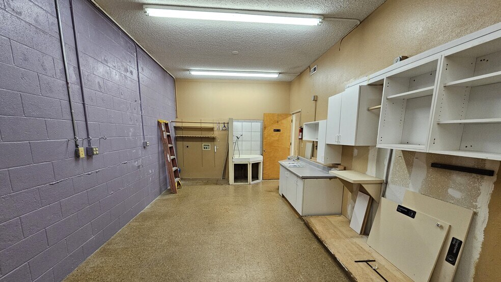 More Photos Of 940 14th Ave, Longview Office For Lease