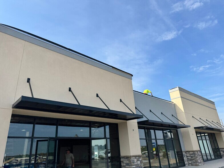 More Photos Of 1406 W 1st St, Springfield Storefront For Lease