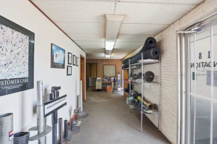 More Photos Of 3616-3618 Dividend Dr, Garland Manufacturing For Sale