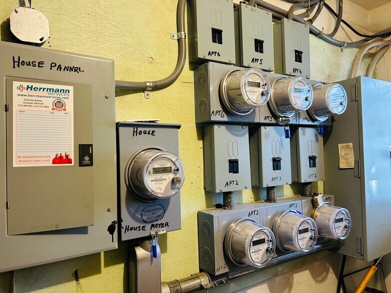 More Photos Of 1584 W Galbraith Rd, Cincinnati Apartments For Sale