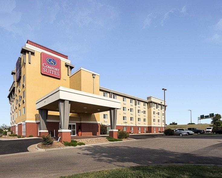 More Photos Of 7515 W Taft St, Wichita Hotel For Sale
