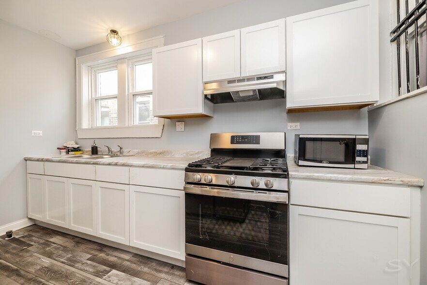 More Photos Of 7751 S Phillips Ave, Chicago Industrial For Sale