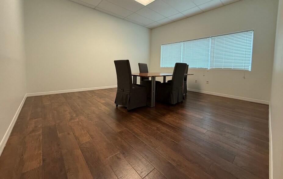 More Photos Of 10501 S Orange Ave, Orlando Light Manufacturing For Lease