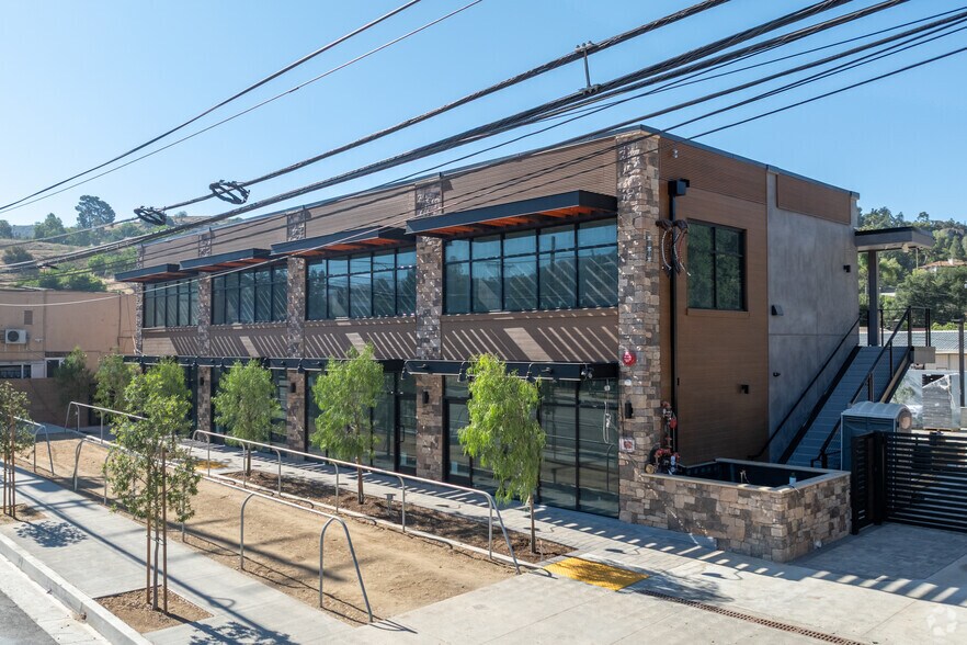 More Photos Of 9668 Sunland Blvd, Shadow Hills Medical For Lease