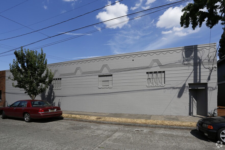 More Photos Of 6400-6420 SE Foster Rd, Portland Storefront For Lease